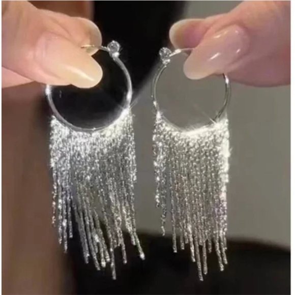 ❤️ FREE Tassel Fringe Chic Glam Modern Party Elegant Drop Moon Hoop Hip Earrings - Picture 4 of 4